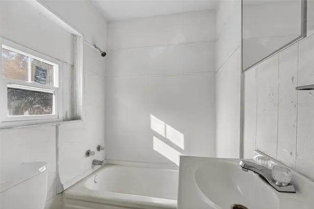 $240,000 | 229 Ave B Northeast, Winter Haven, FL 33881