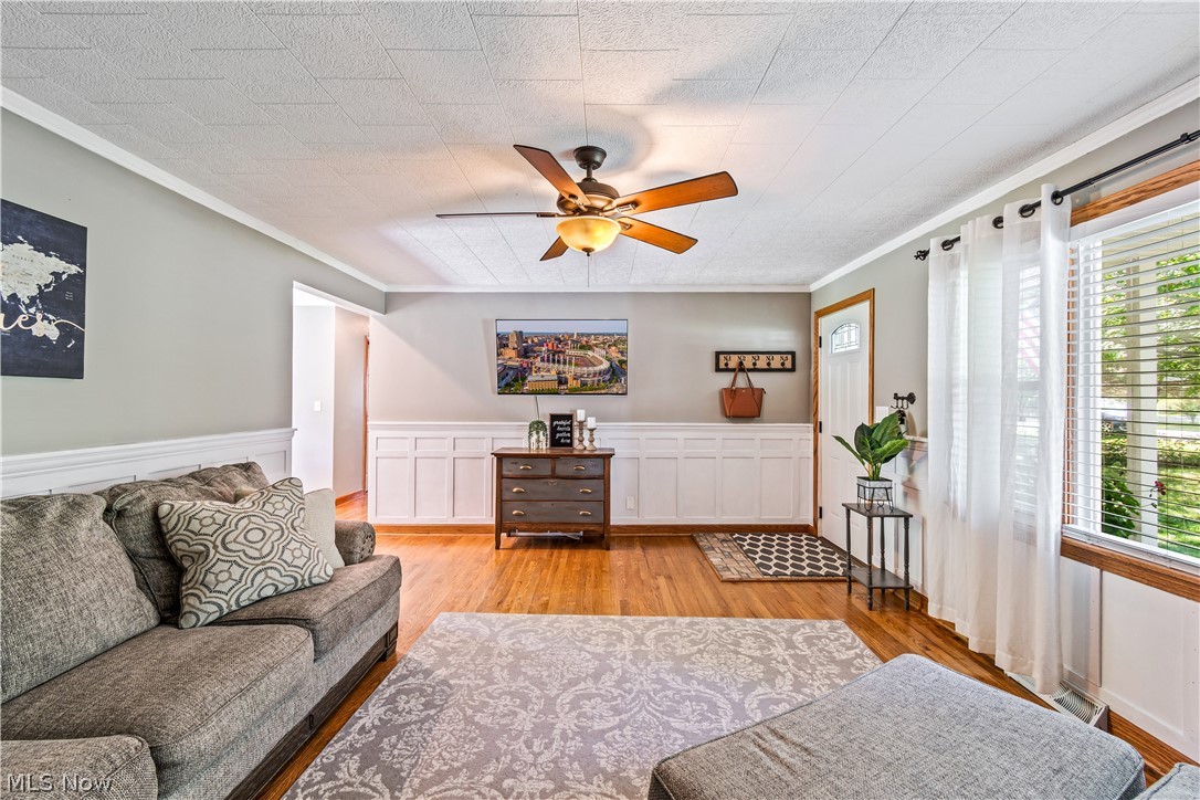 3245 Brenner Road Barberton, OH 44203 - Photo 6 of 30 Living Room