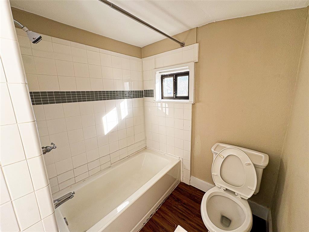 412 West Beech Street Celina, TX 75009 - Photo 12 of 17 a bathroom with a toilet a sink and bathtub