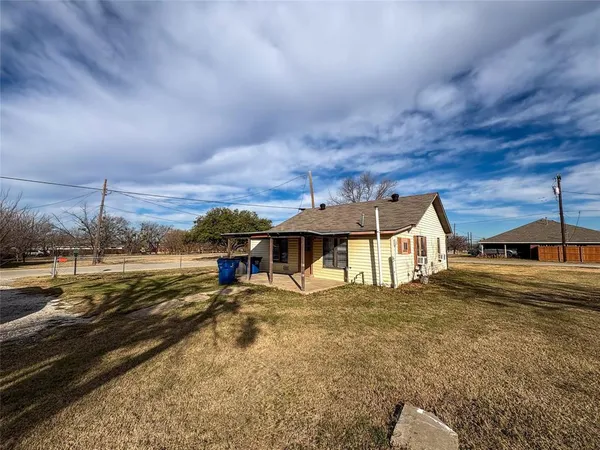 an outdoor view of house with yard