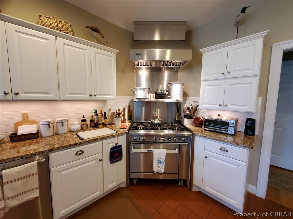 301 Grove Point Road Kilmarnock, VA 22482 - Photo 18 of 50