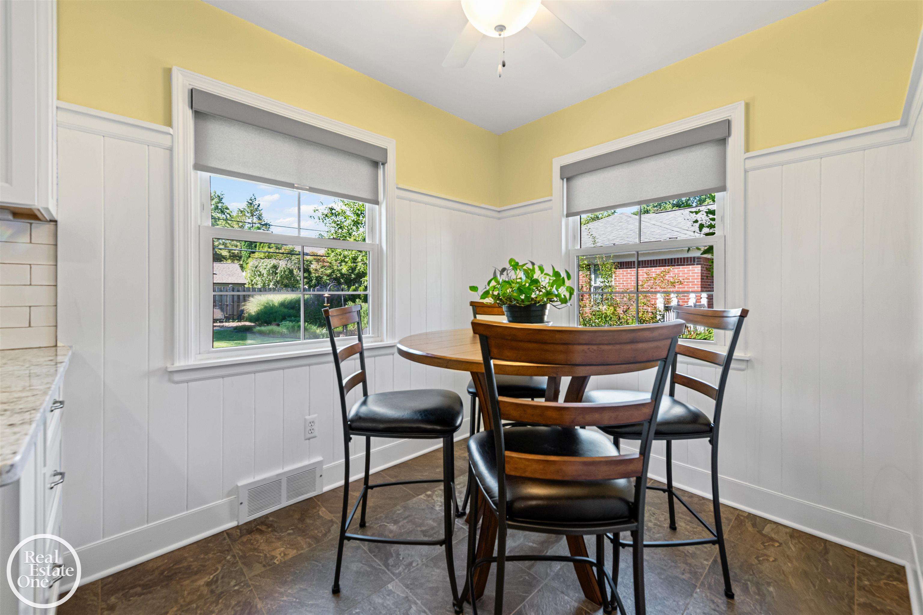 1151 South Renaud Road Grosse Pointe, MI 48236 - Photo 10 of 39 50187085-fcd3d72a-0ab5-416a-8ccc-a842f13fcaed.JPG