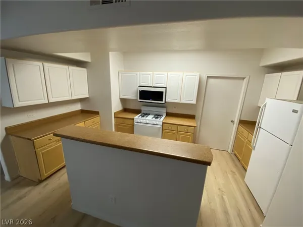 $1,395 | 8250 North Grand Canyon Drive, Unit 1129, Las Vegas, NV 89166