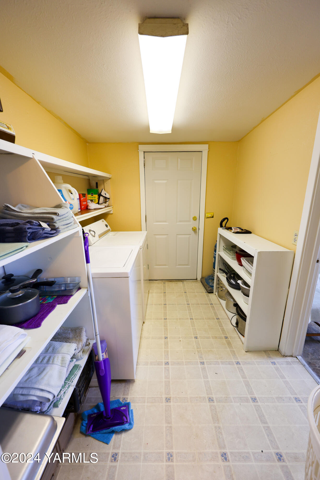 2200 Forsell Road Grandview, WA 98930 - Photo 12 of 30 Laundry area