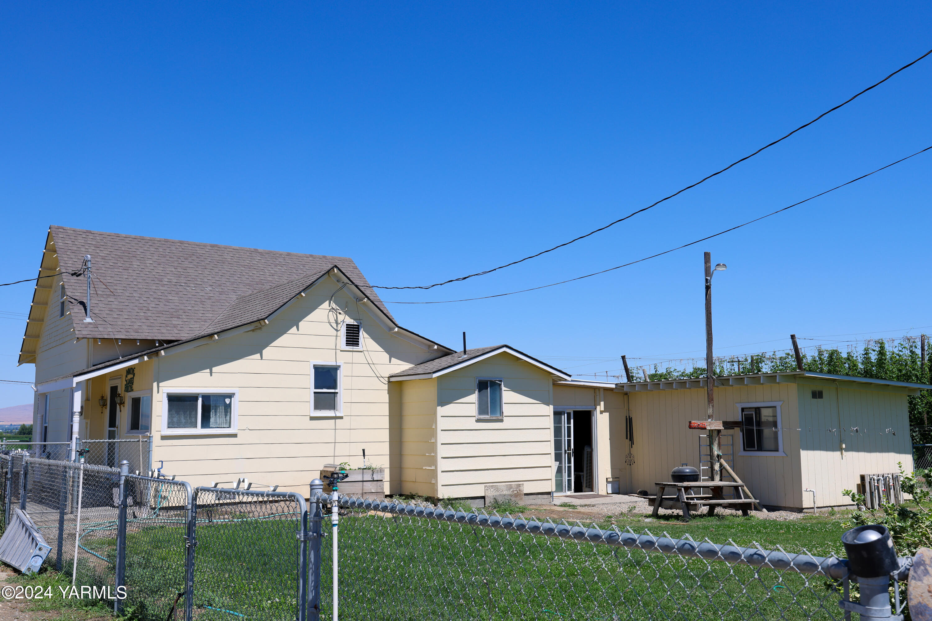 2200 Forsell Road Grandview, WA 98930 - Photo 21 of 30 Fenced back yard
