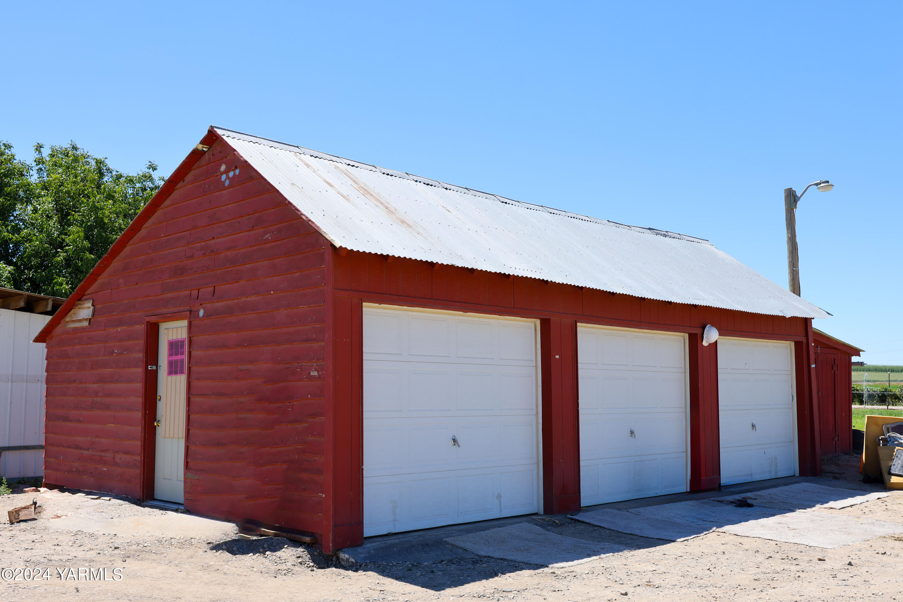 2200 Forsell Road Grandview, WA 98930 - Photo 22 of 30 Garage