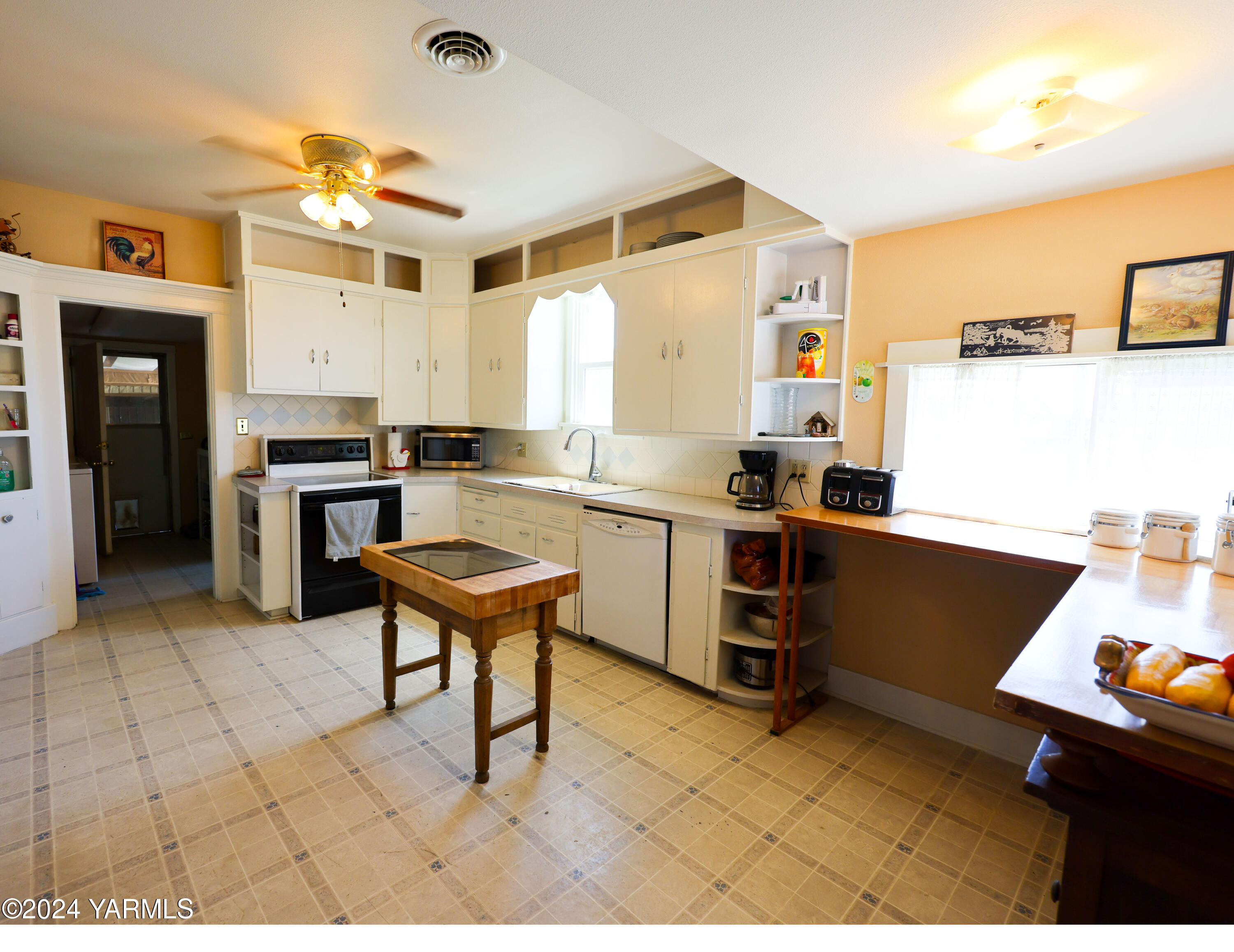 2200 Forsell Road Grandview, WA 98930 - Photo 4 of 30 Kitchen