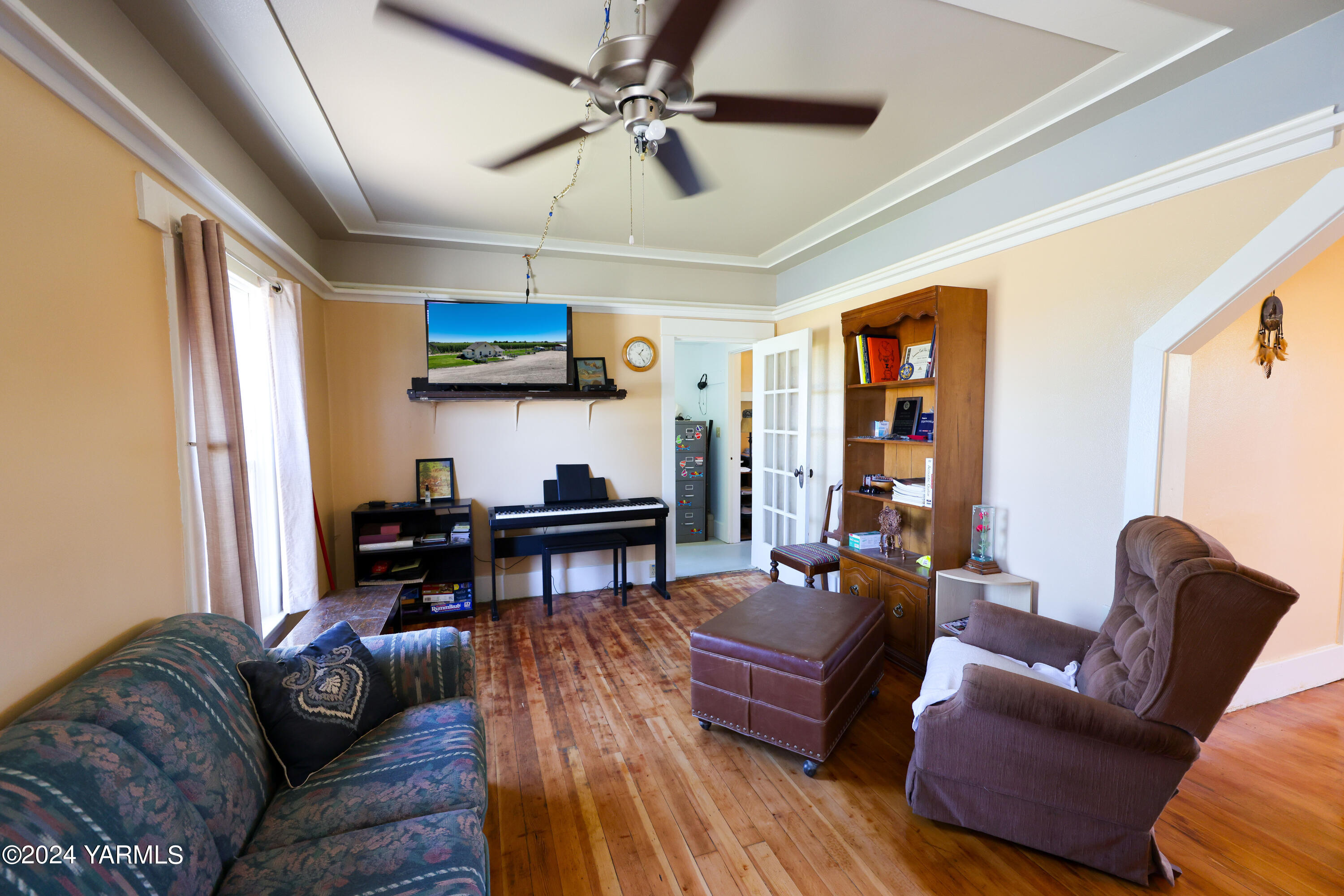 2200 Forsell Road Grandview, WA 98930 - Photo 7 of 30 Living room