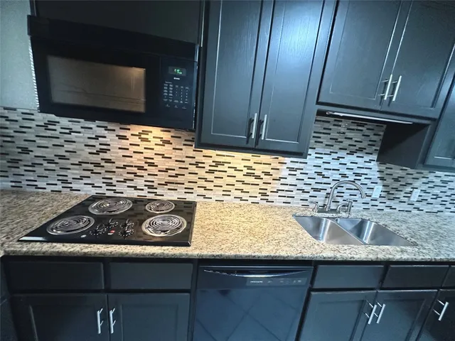 $1,395 | 601 West 11th Street, Unit 115, Austin, TX 78701