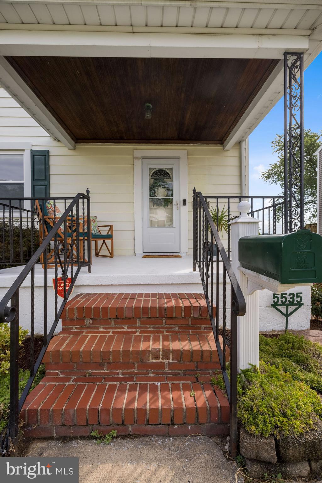 5535 Oakland Road Baltimore, MD 21227 - Photo 3 of 41 Gallery Image 3