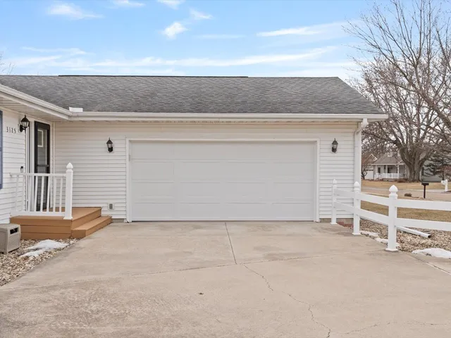 $249,900 | 3125 Castlebury Place, Galesburg, IL 61401