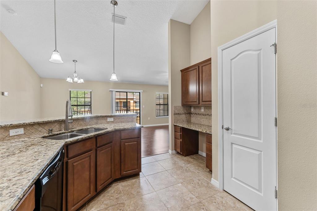 5717 Kingletsound Lithia, FL 33547 - Photo 10 of 28 Gallery Image 10