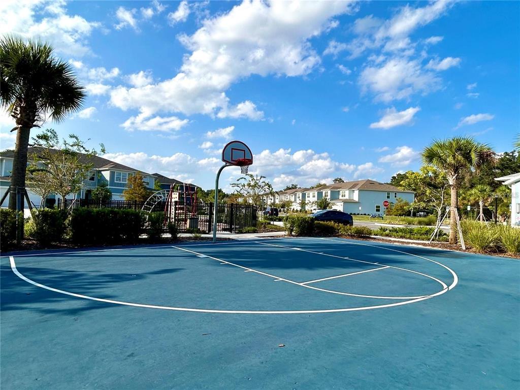 4652 Sparkling Shell Avenue Kissimmee, FL 34746 - Photo 32 of 35 a view of a basket ball ground