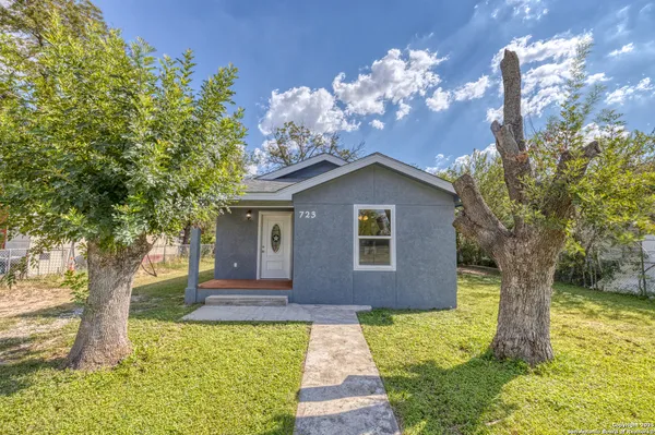$219,000 | 723 West Leona Street, Uvalde, TX 78801
