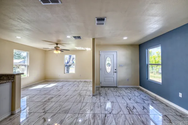 $219,000 | 723 West Leona Street, Uvalde, TX 78801