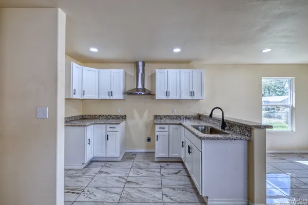 $219,000 | 723 West Leona Street, Uvalde, TX 78801