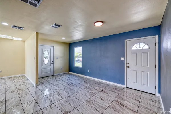 $219,000 | 723 West Leona Street, Uvalde, TX 78801
