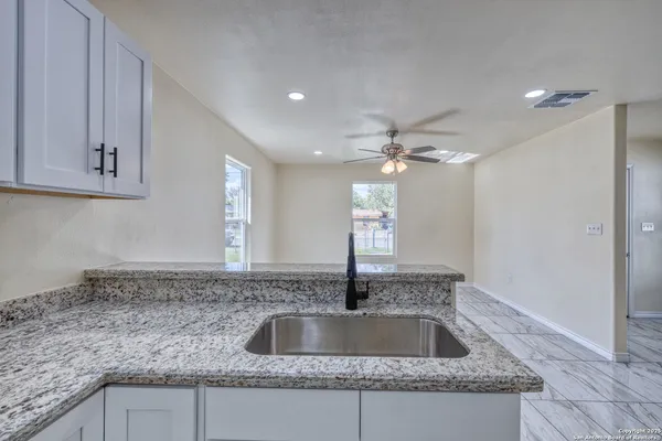 $219,000 | 723 West Leona Street, Uvalde, TX 78801