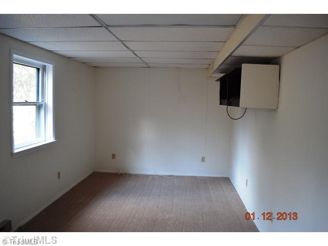 264 Buckingham Road Pinnacle, NC 27043 - Photo 13 of 14 Den/Family/Great Room.
