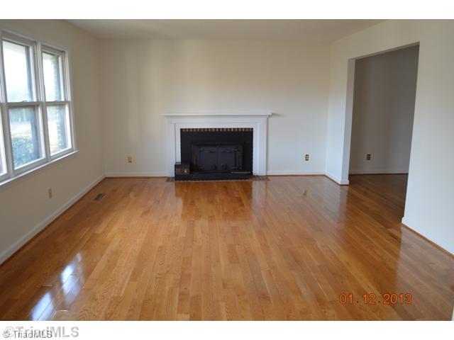 264 Buckingham Road Pinnacle, NC 27043 - Photo 3 of 14 Living Room.