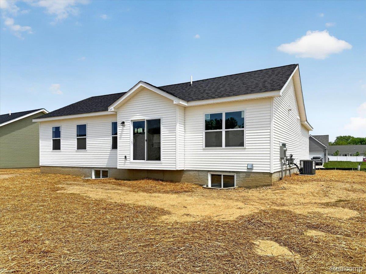 3156 Daisy Way Burton, MI 48519 - Photo 5 of 38 12-2026.05.26_ACloutier_DaisyWay_128.jpg