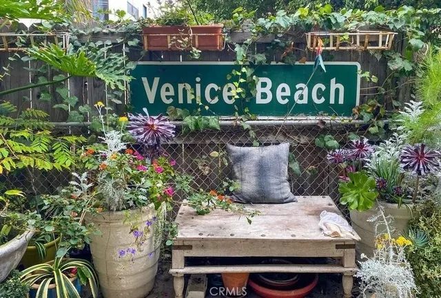 $1,999 | 34 Ozone Avenue, Unit 5, Venice, CA 90291