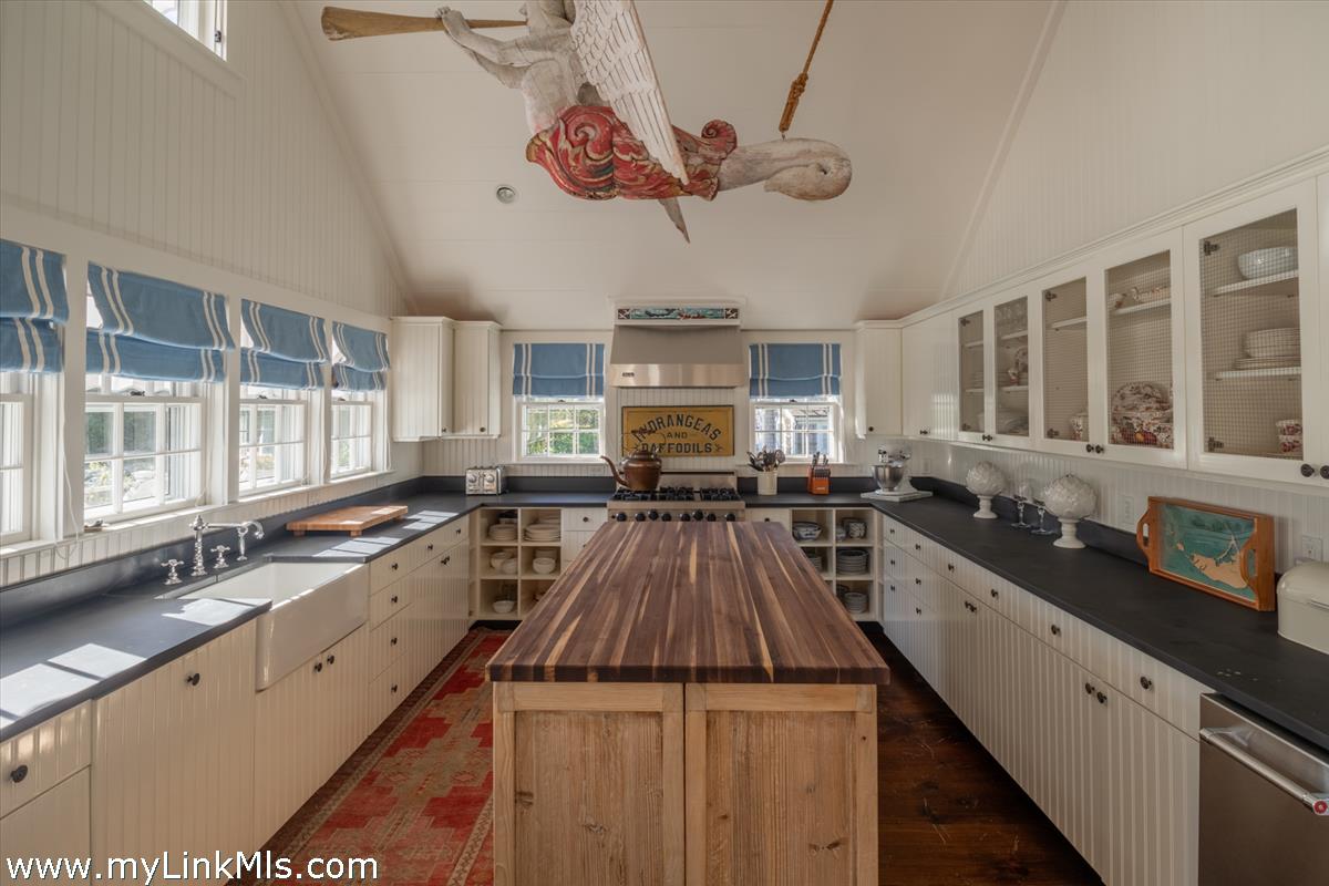 14 & 16 Coffin Street Nantucket, MA 02554 - Photo 11 of 50