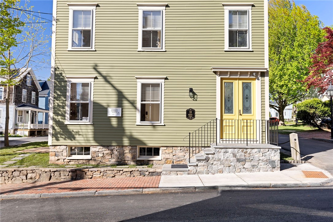 18 Barney Street, Unit 2 Newport, RI 02840 - Photo 25 of 33