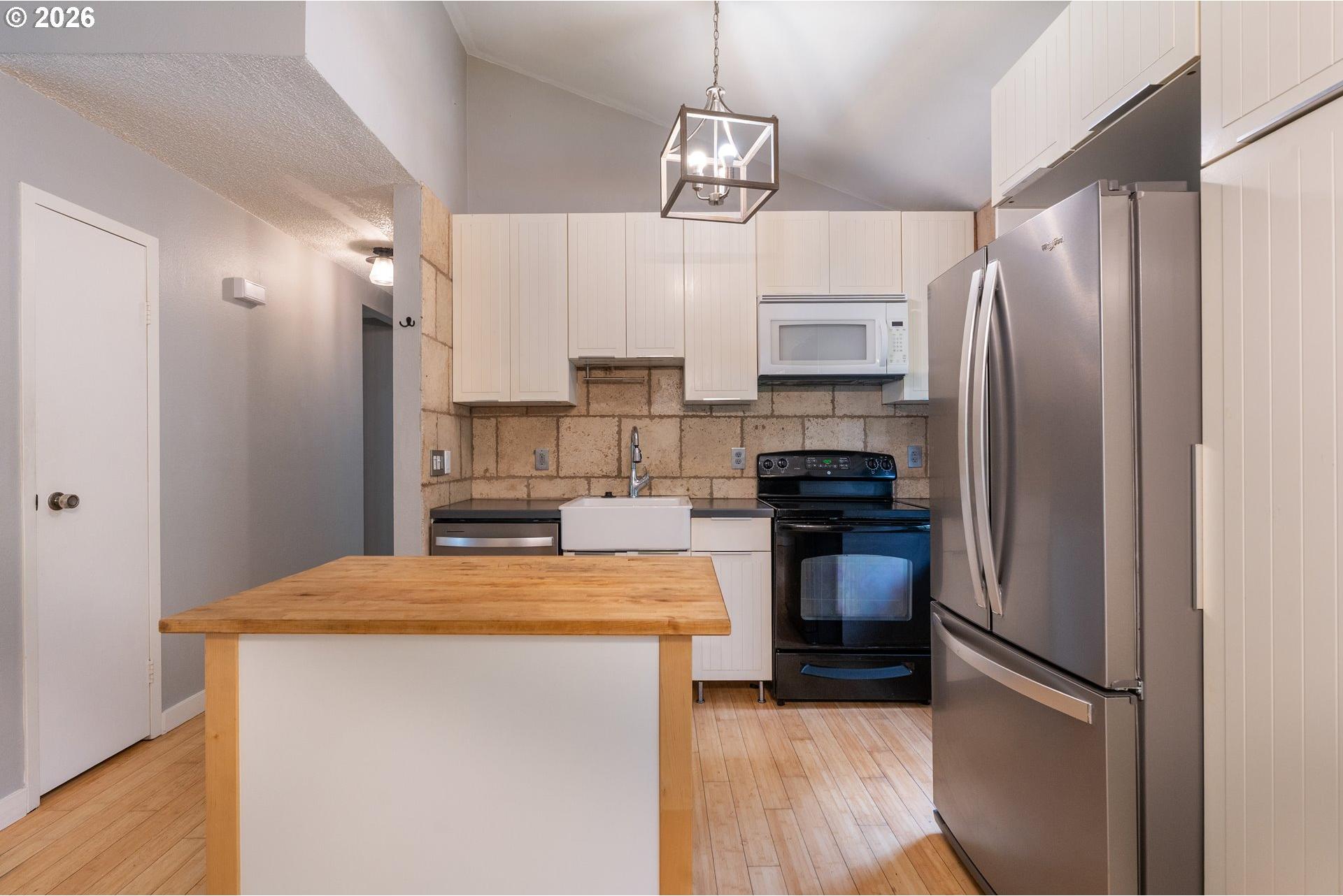 7556 Southwest Barnes Road, Unit A Portland, OR 97225 - Photo 11 of 28 Kitchen