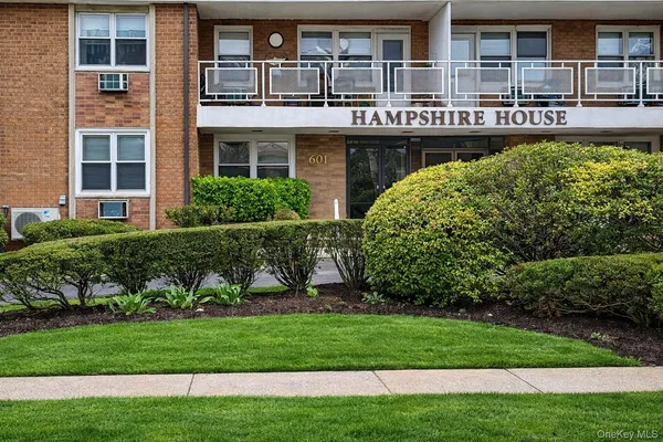 $325,000 | 601 Chestnut Street, Unit A17, Cedarhurst, NY 11516