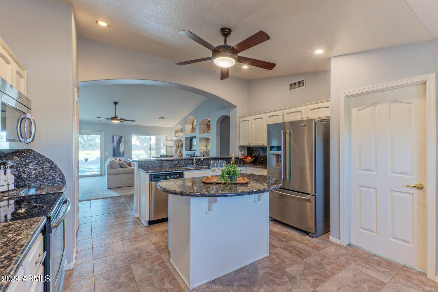 15641 Piccadilly Road Goodyear, AZ 85395 - Photo 11 of 28 Kitchen
