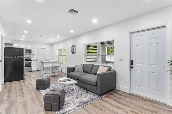 $2,450 | 1523 Northeast 118th Terrace, Unit 2, Miami, FL 33161