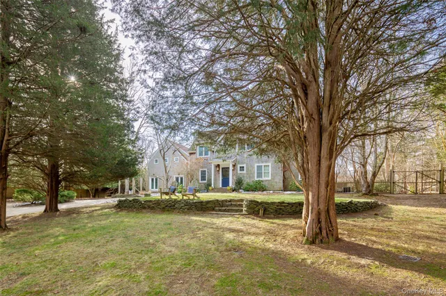 a view of residential house with trees