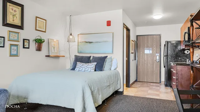 $1,975 | 1000 Kilbery Lane, Unit 101, North Aurora, IL 60542