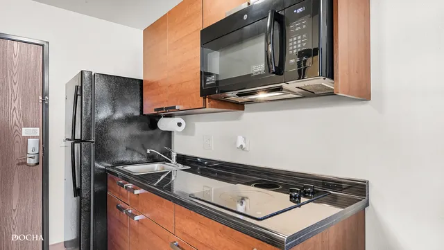 $1,975 | 1000 Kilbery Lane, Unit 101, North Aurora, IL 60542