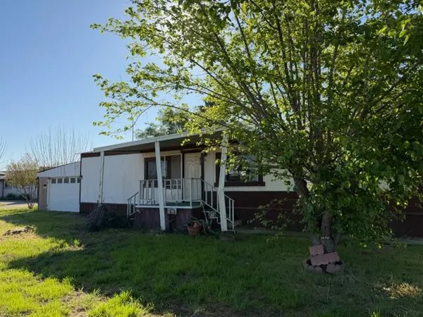 $300,000 | 2112 Fig Avenue, Patterson, CA 95363