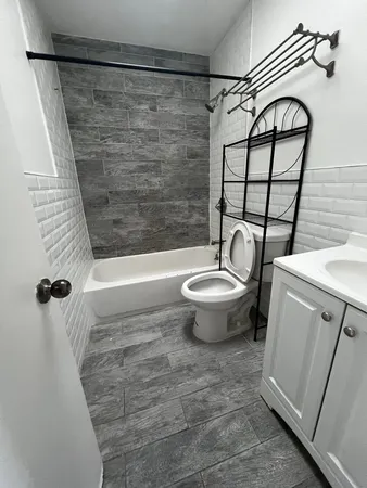 $1,500,000 | 99-12 212th Street | Bellaire Park