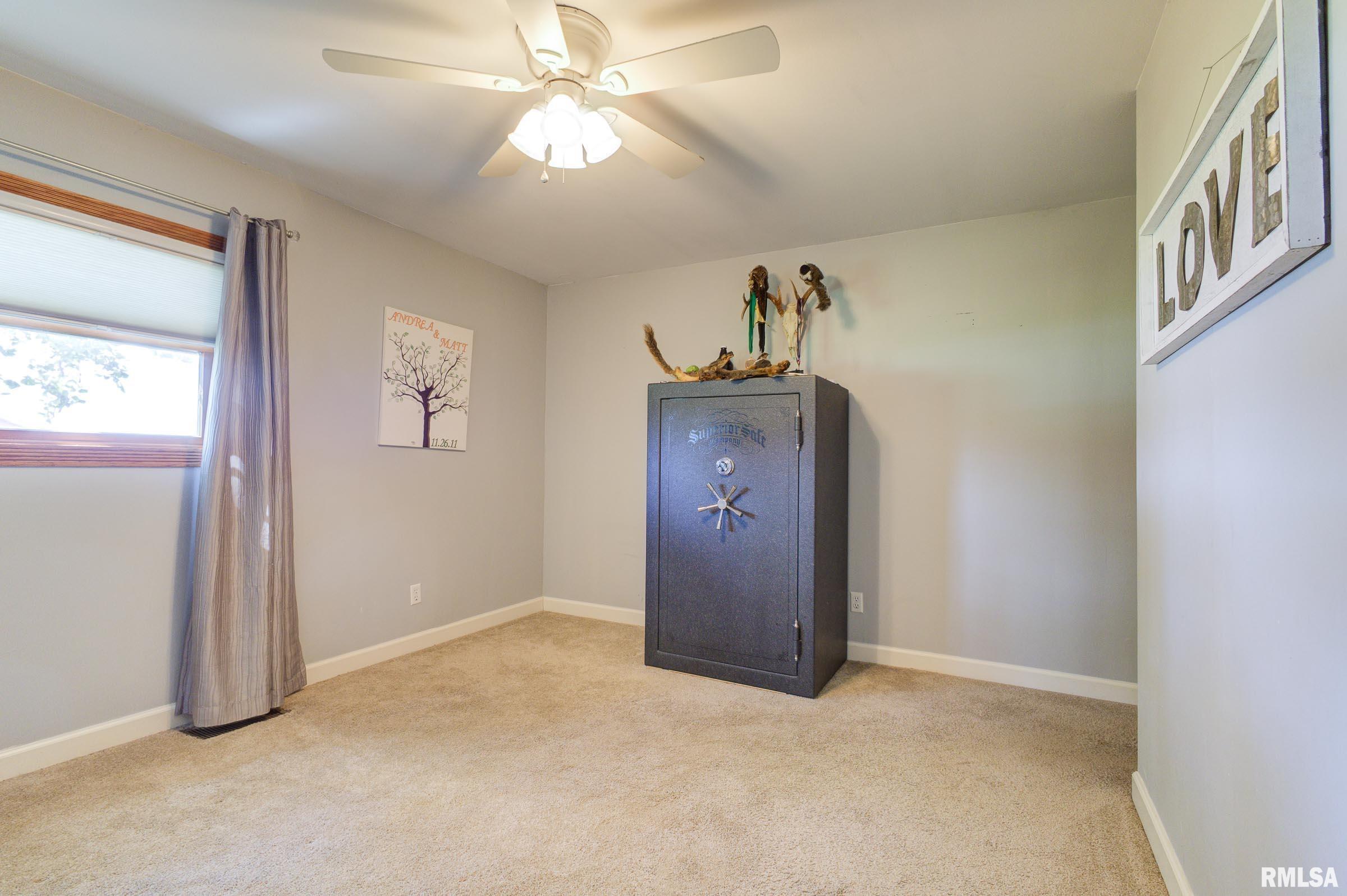 319 Robin Road Macomb, IL 61455 - Photo 28 of 34