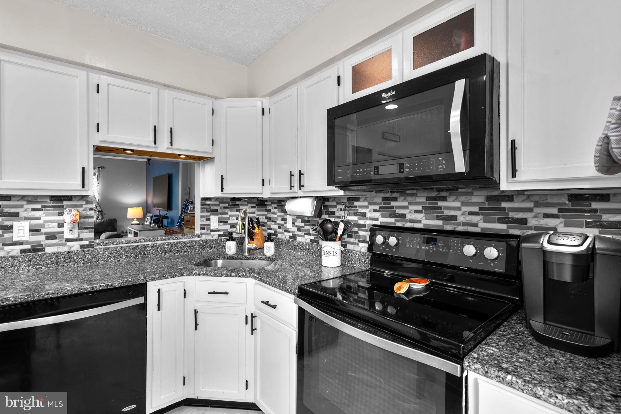 230 Oak Leaf Way Halethorpe, MD 21227 - Photo 13 of 37 Kitchen
