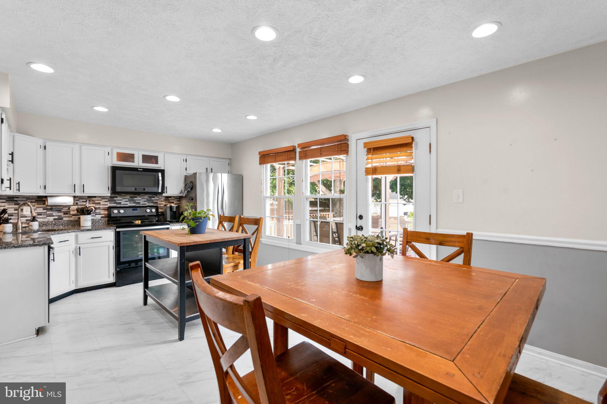 230 Oak Leaf Way Halethorpe, MD 21227 - Photo 14 of 37 Breakfast Area