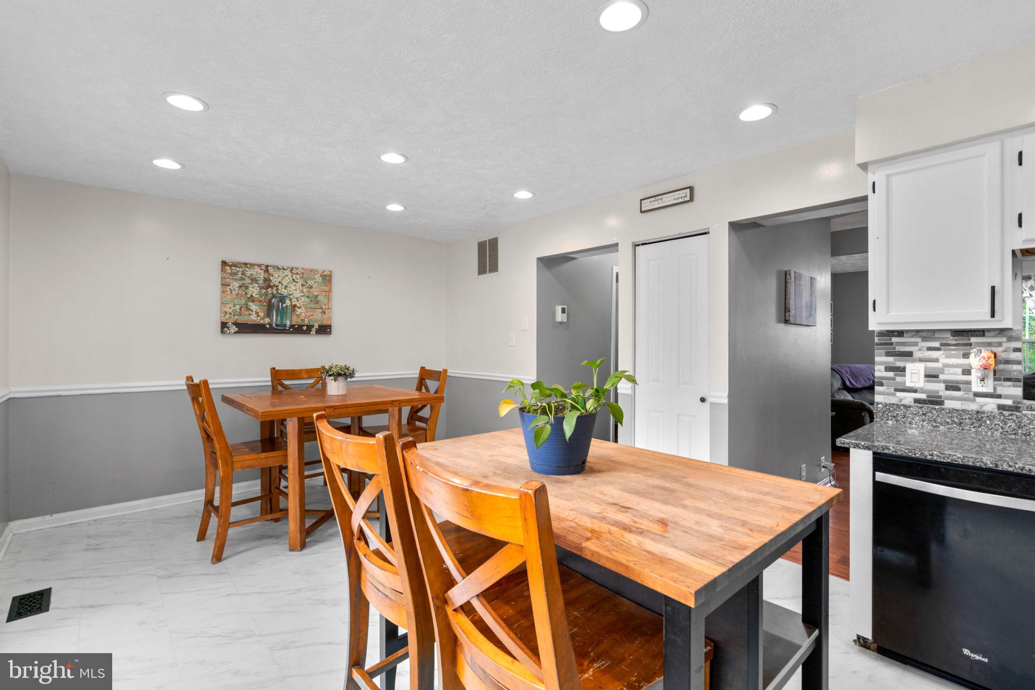 230 Oak Leaf Way Halethorpe, MD 21227 - Photo 15 of 37 Breakfast Area