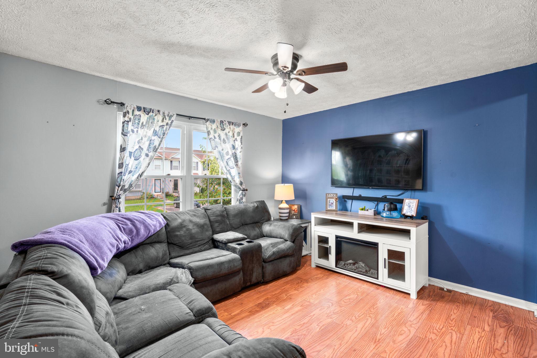 230 Oak Leaf Way Halethorpe, MD 21227 - Photo 4 of 37 Living Room