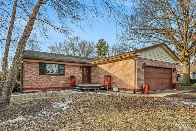 $389,900 | 1652 Hilda Drive, Lake Holiday, IL 60548