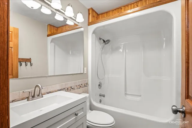 $389,900 | 1652 Hilda Drive, Lake Holiday, IL 60548