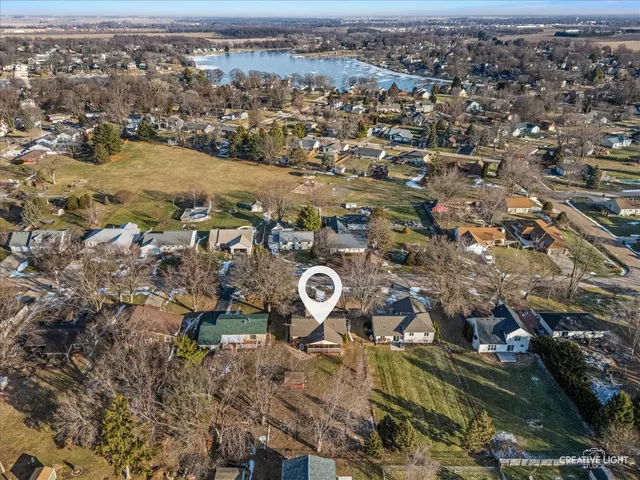 $389,900 | 1652 Hilda Drive, Lake Holiday, IL 60548