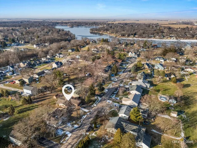 $389,900 | 1652 Hilda Drive, Lake Holiday, IL 60548