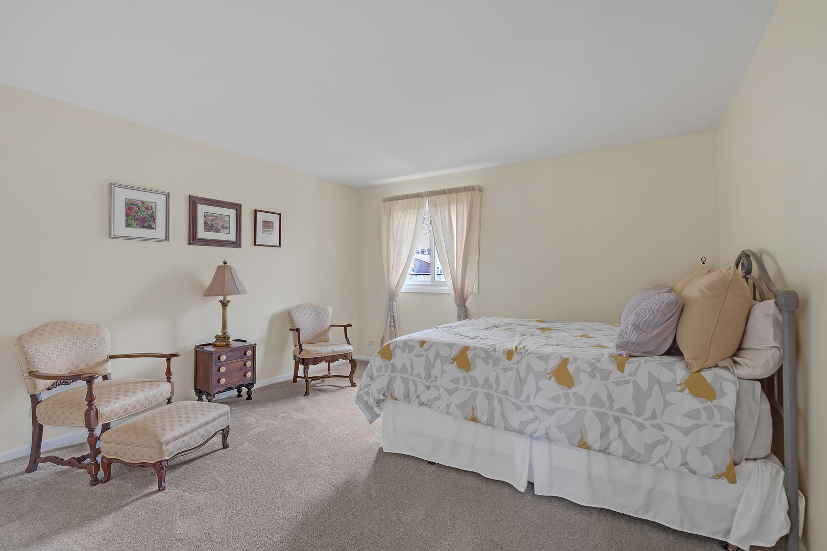 1256 Reading Court Wheaton, IL 60189 - Photo 17 of 34 a bedroom with a bed and chair