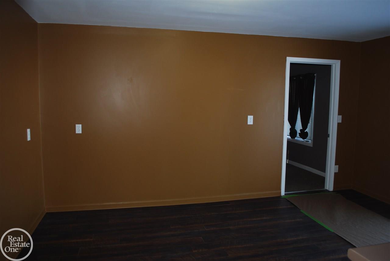 8615 East Pearson Road Utica, MI 48316 - Photo 15 of 26 31337767-14.JPG