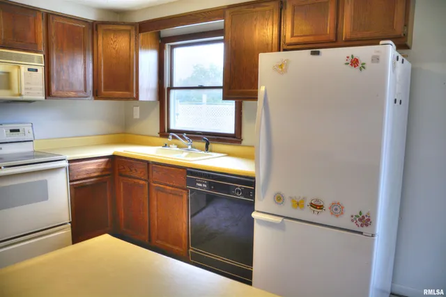 $75,000 | 70 Constitution Road, Colchester, IL 62326