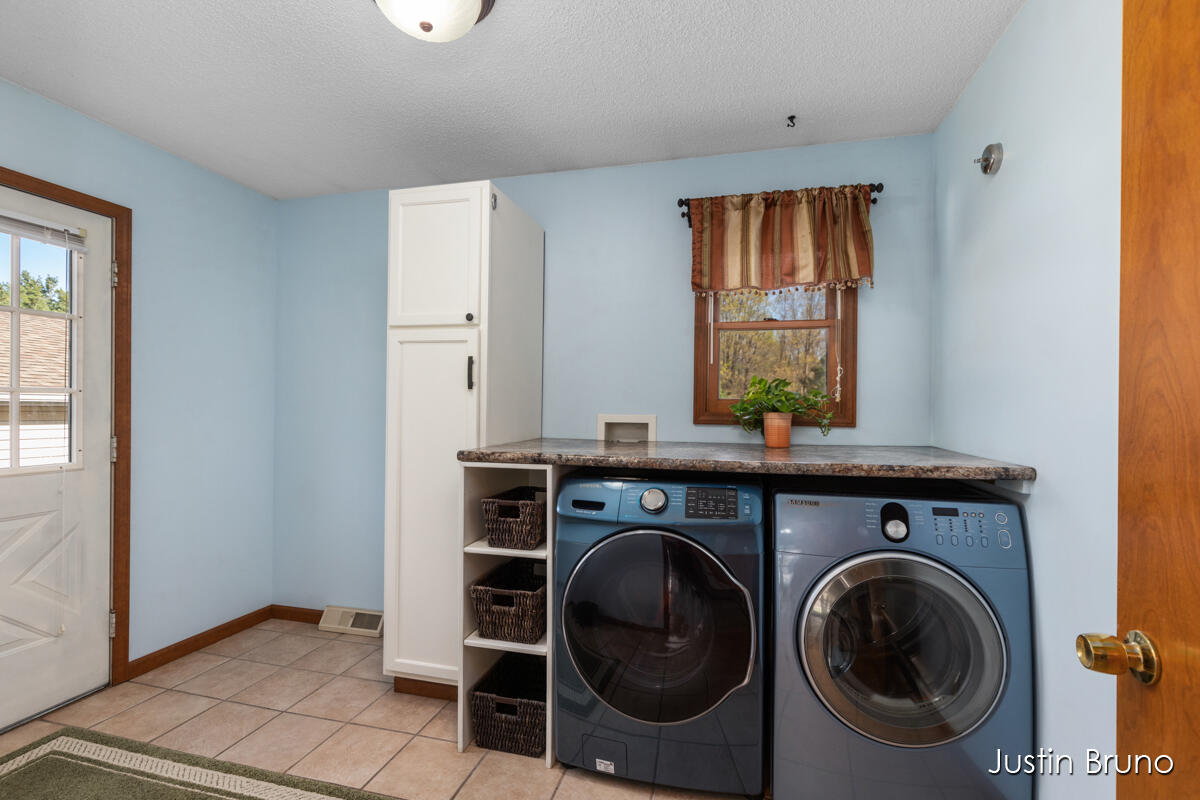 2744 Hall Road Muskegon, MI 49442 - Photo 12 of 46 IMG_1013